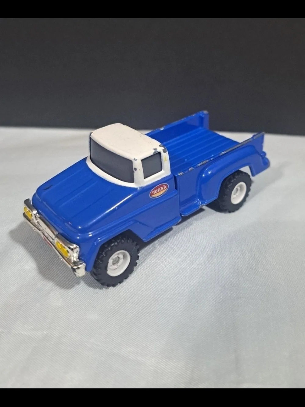 2012 HASBRO Funrise-1/65 Diecast Blue Tonka Mini Pick Up Truck B16